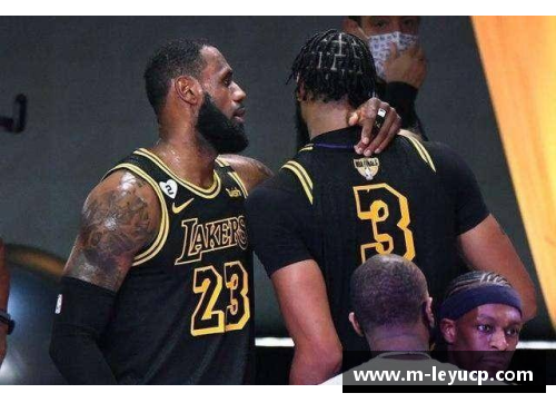 NBA湖人与热火激烈对决：场外争议引发球迷热议